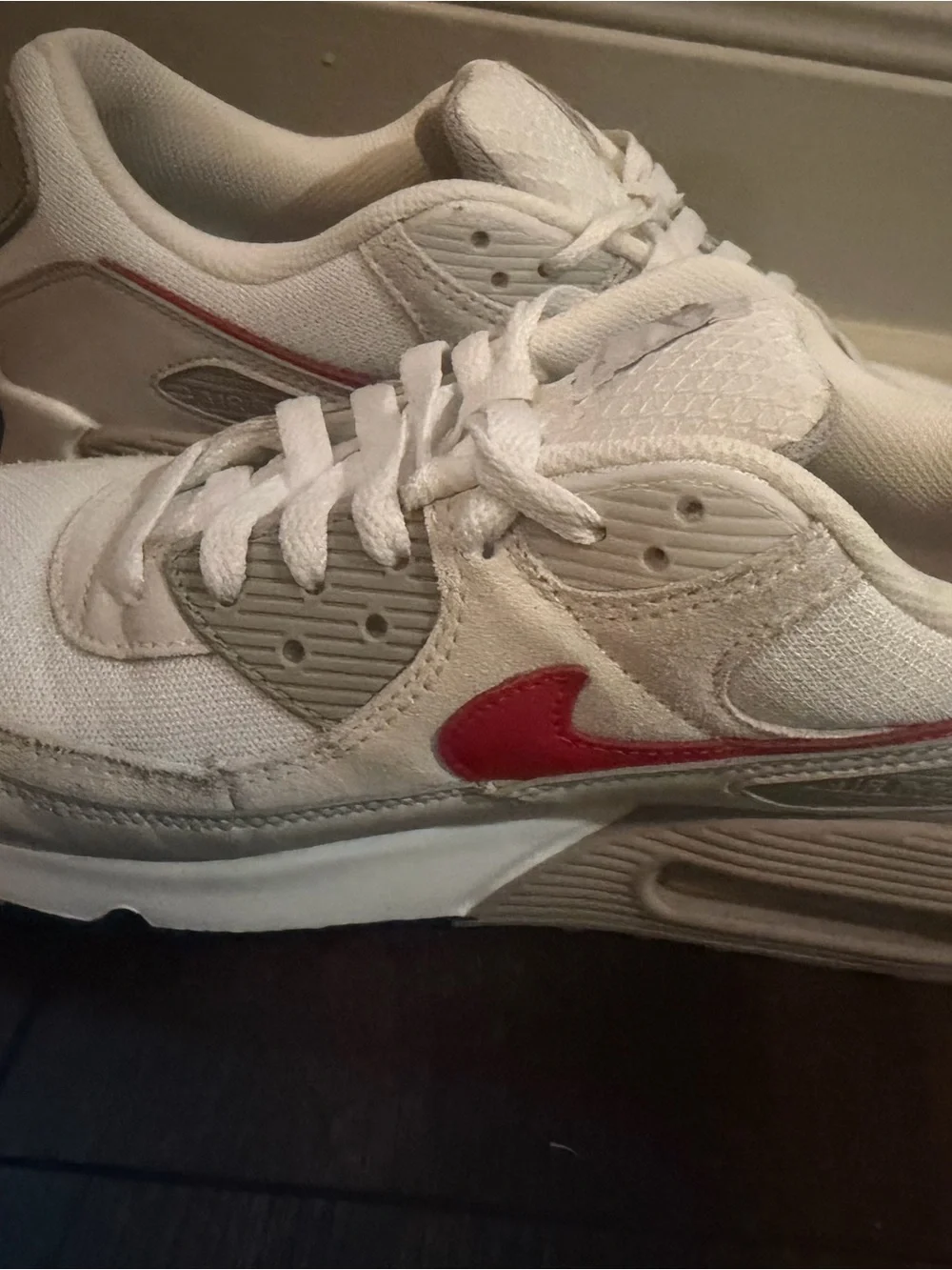 Nike Air Max 90. White Sneakers with Beige Tongue and Red Accent. (DM0029 113)